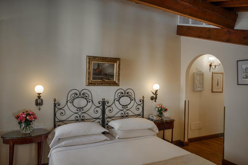 Postel nebo postele na pokoji v ubytování Hotel Mulino di Firenze - WorldHotels Crafted