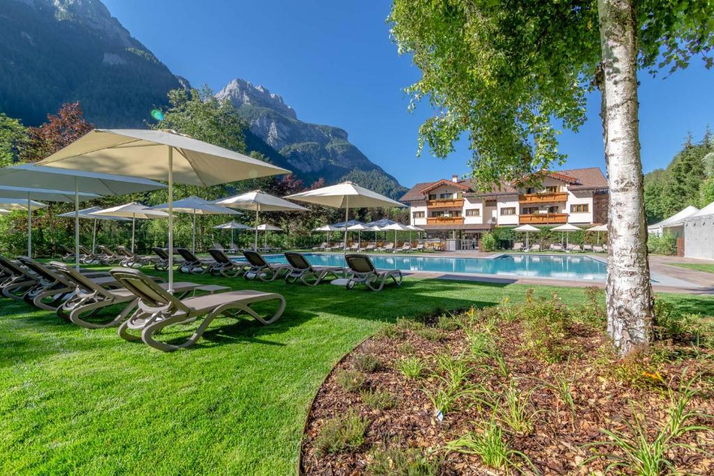 Nespecifikovaný výhled na hory nebo výhled na hory při pohledu z hotelu