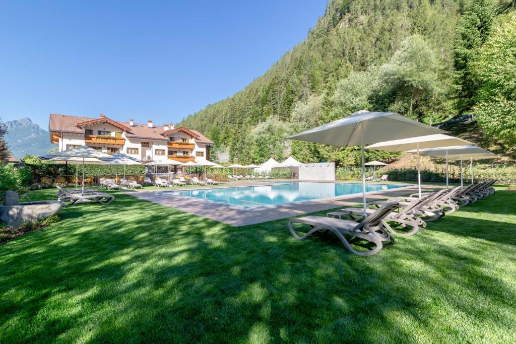 Bazén v ubytování Hotel La Maison Wellness & Spa nebo v jeho okolí