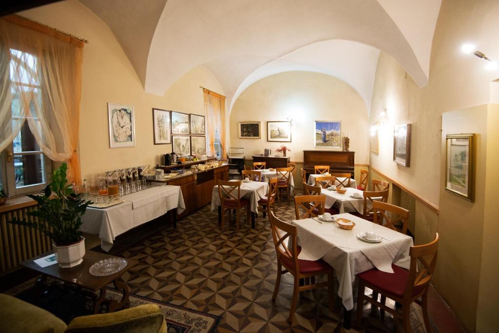 Reštaurácia alebo iné gastronomické zariadenie v ubytovaní Albergo della Torre dal 1891