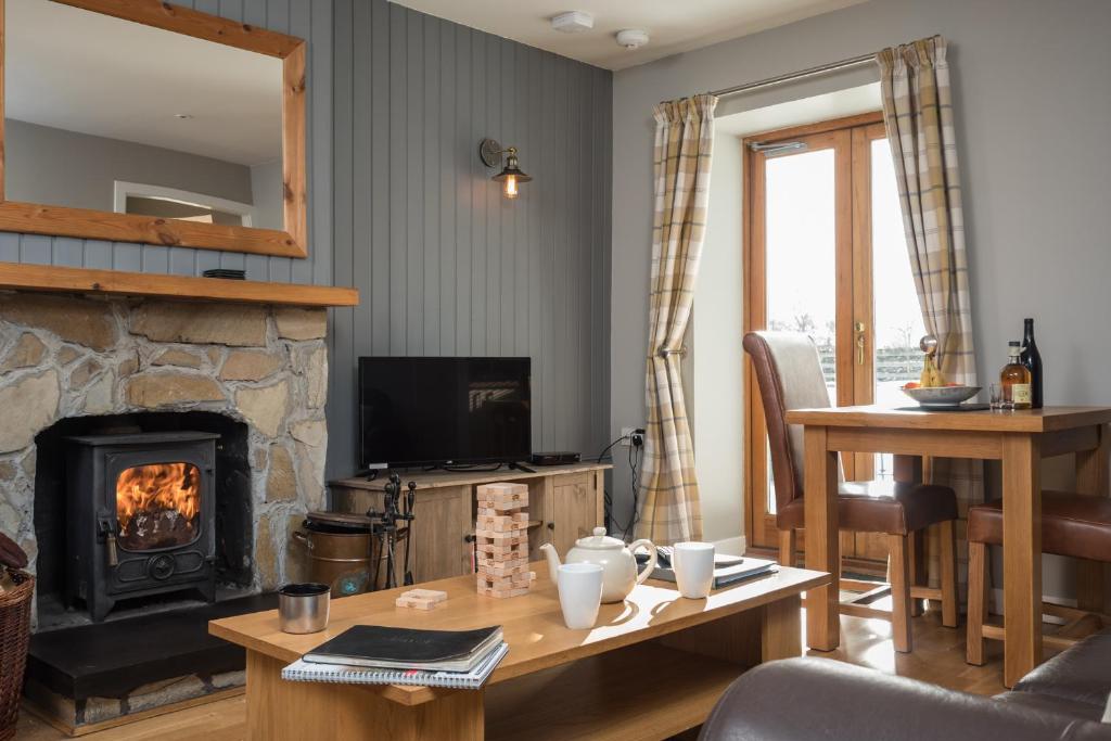 Highland Holiday Cottages - Cedar Cottage (3 Adults)