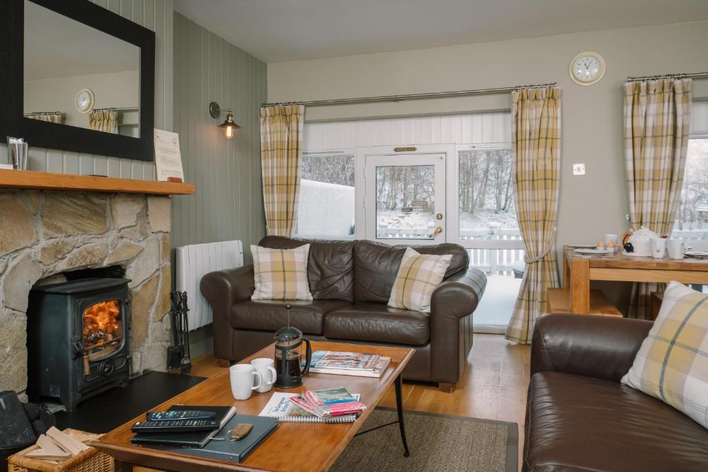 Highland Holiday Cottages - Elm Cottage (4 Adults)