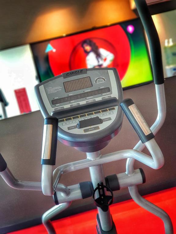TV a/nebo společenská místnost v ubytování BIT Design Hotel
