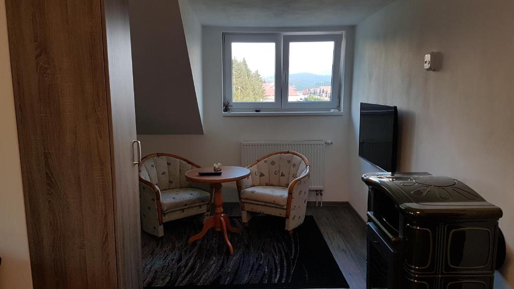 Posedenie v ubytovaní Room with a High Tatras view and Fireplace