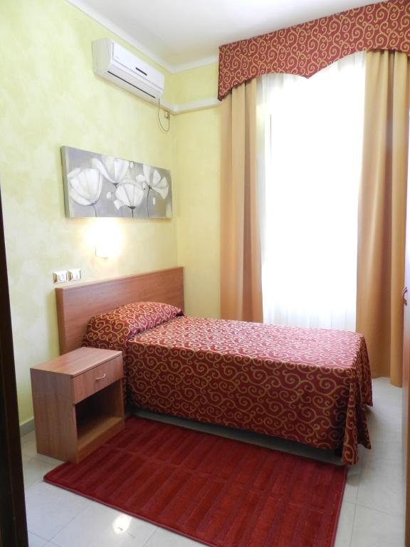 A bed or beds in a room at Hotel Air Palace Lingotto