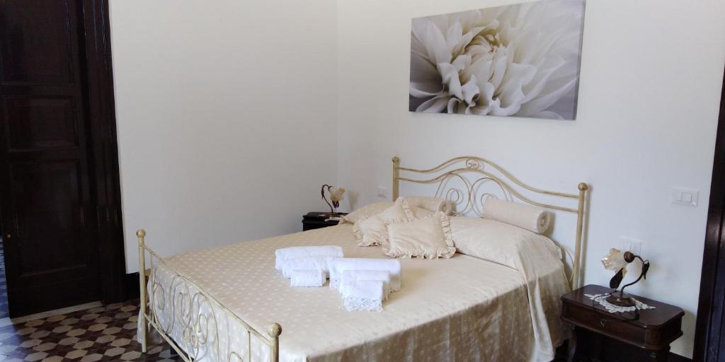 Łóżko lub łóżka w pokoju w obiekcie Villa le Torri B&B