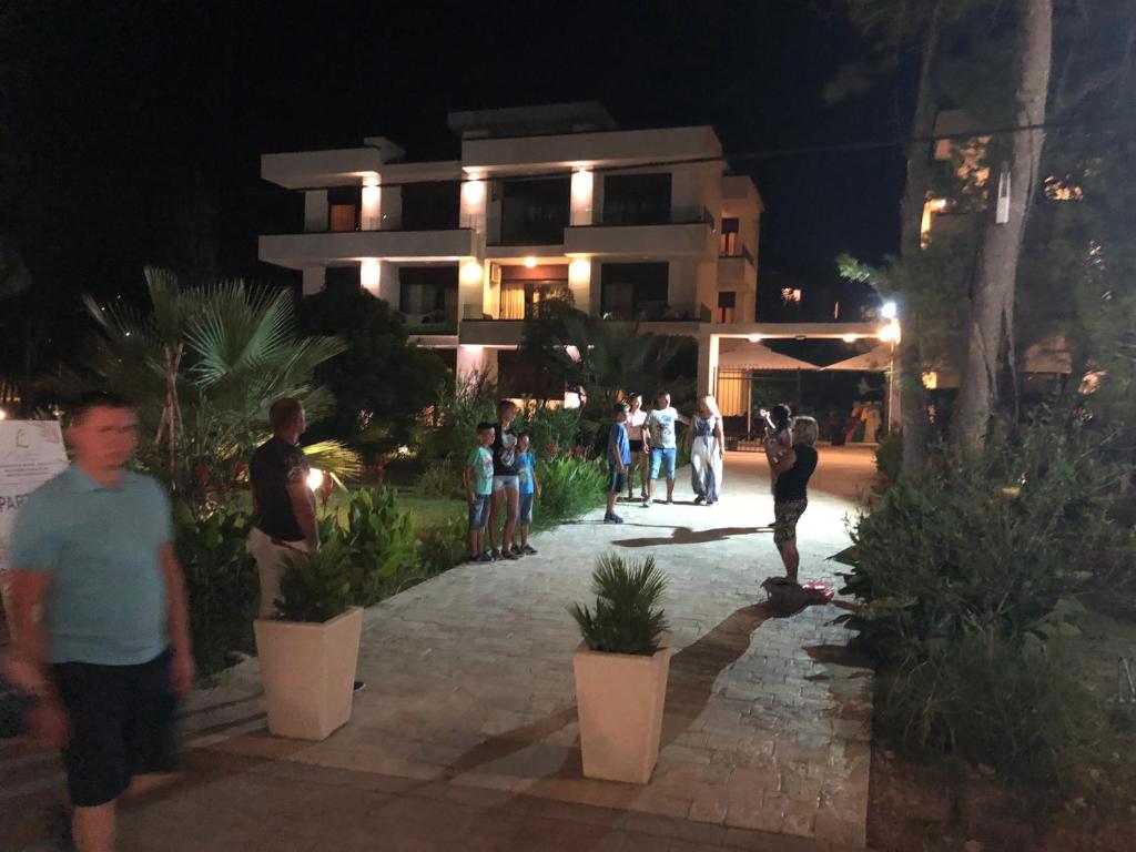 Apartments Kuce Lekovica Beach & snack bar- Bistro - 19