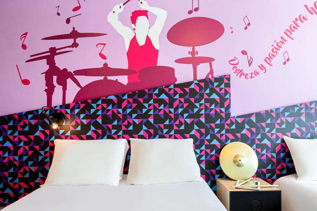 Postel nebo postele na pokoji v ubytování Ibis Styles Merida Galerias