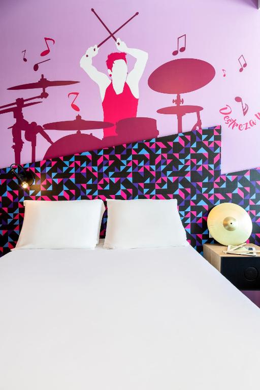 Postel nebo postele na pokoji v ubytování Ibis Styles Merida Galerias