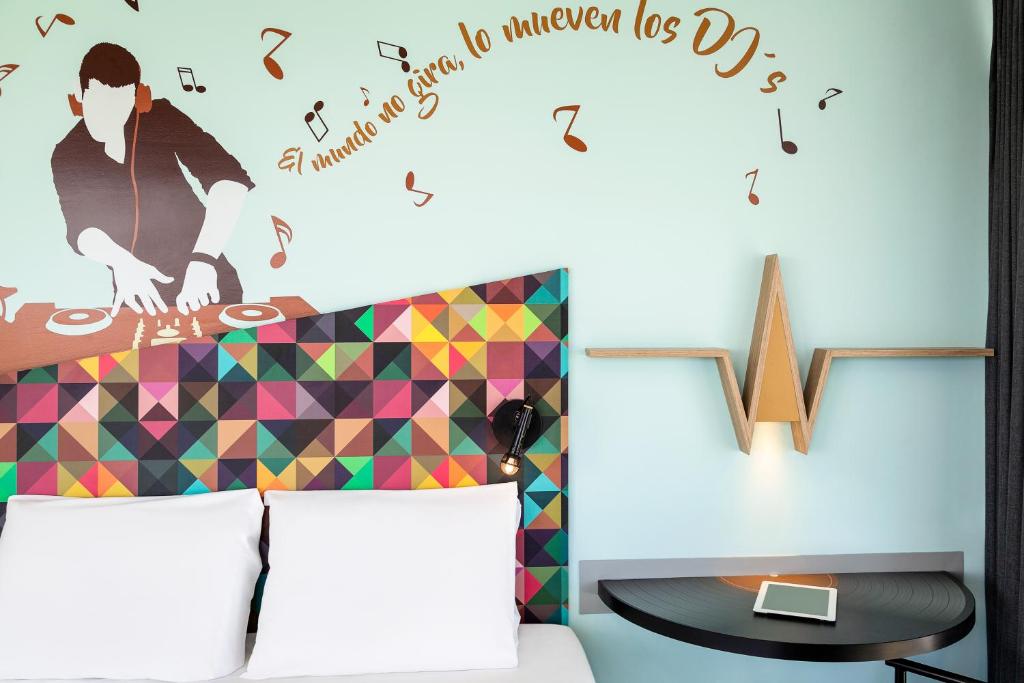 Postel nebo postele na pokoji v ubytování Ibis Styles Merida Galerias