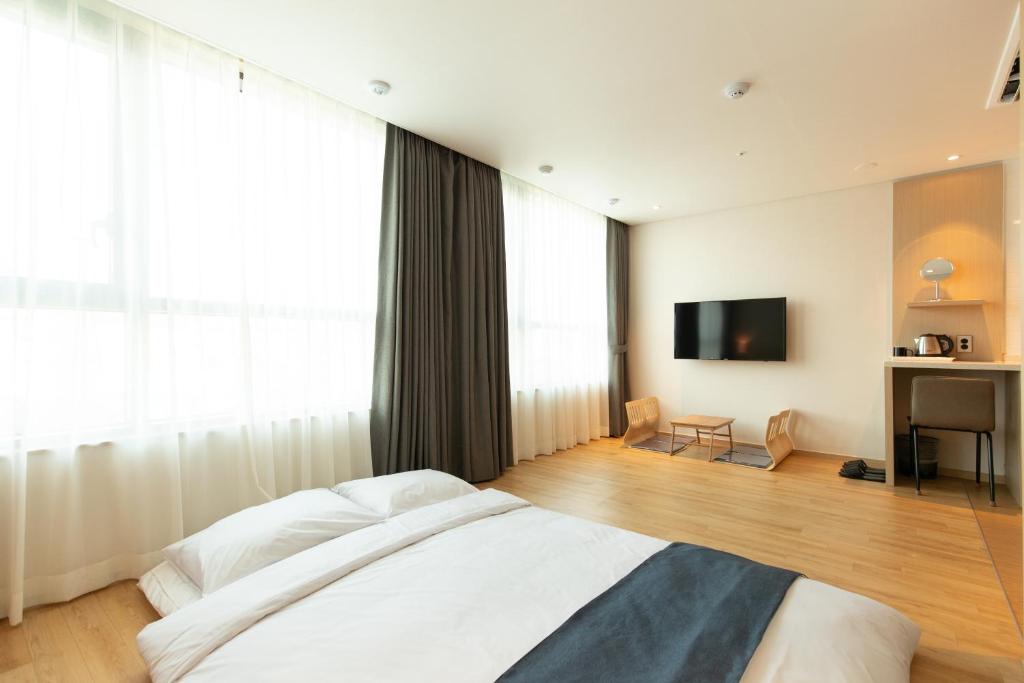 Postel nebo postele na pokoji v ubytování Hotel Winstory