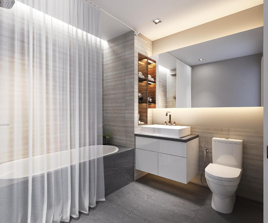 Phòng tắm tại HA NOI HOTEL near Tan Son Nhat Airport --- FREE Airport Pick-Up and Drop-Off Available 24 Hours a Day