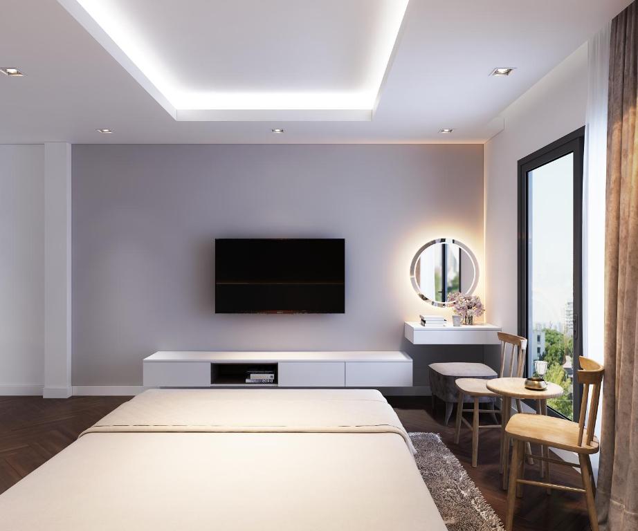 TV/trung tâm giải trí tại HA NOI HOTEL near Tan Son Nhat Airport --- FREE Airport Pick-Up and Drop-Off Available 24 Hours a Day