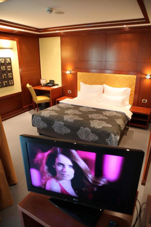 Postel nebo postele na pokoji v ubytování Garni Hotel Aleksandar