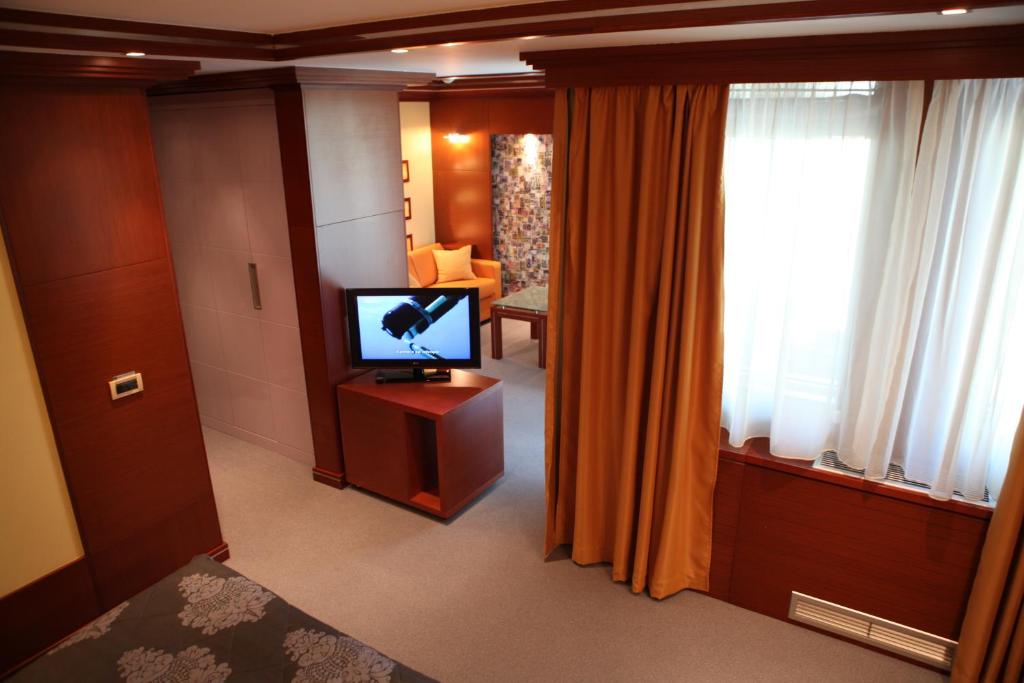 TV a/nebo společenská místnost v ubytování Garni Hotel Aleksandar
