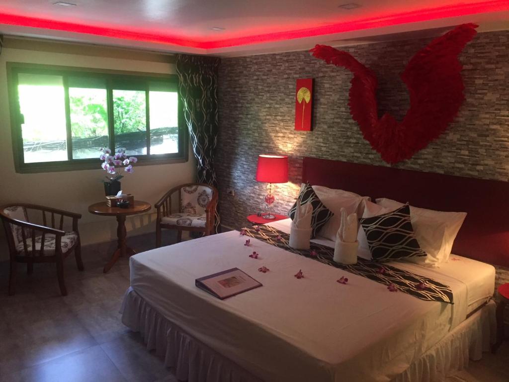 Fong Kaew and Baan Nang Fa Guesthouse - 9