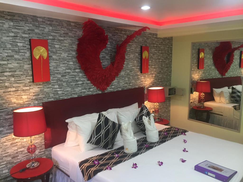 Fong Kaew and Baan Nang Fa Guesthouse - 1