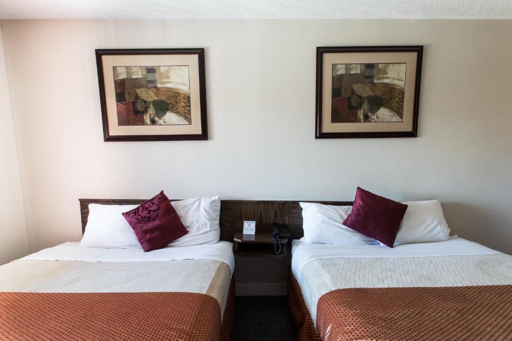 Postel nebo postele na pokoji v ubytování Grandview Motel