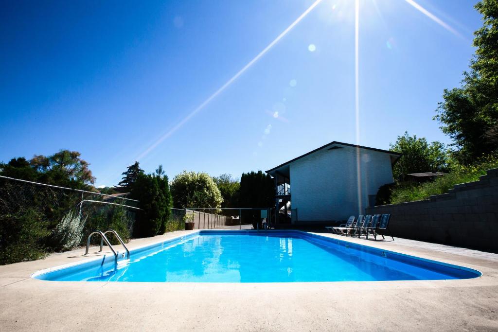 Bazén v ubytování Grandview Motel nebo v jeho okolí