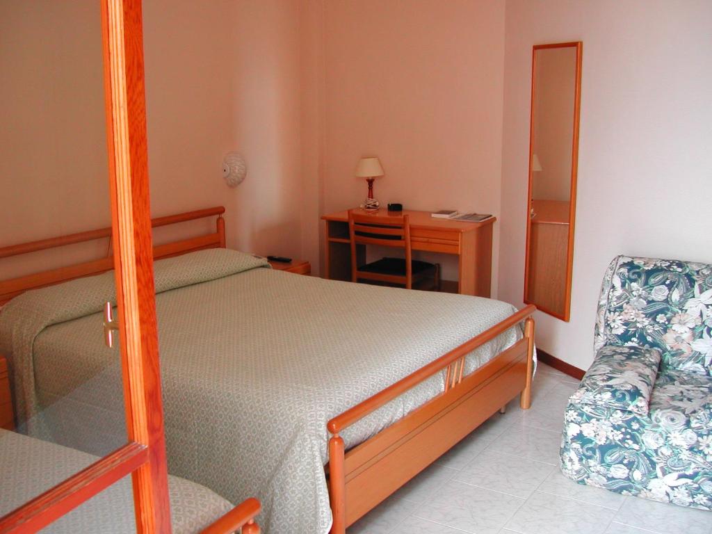 Postel nebo postele na pokoji v ubytování Hotel Centrale di Paolo e Cinzia