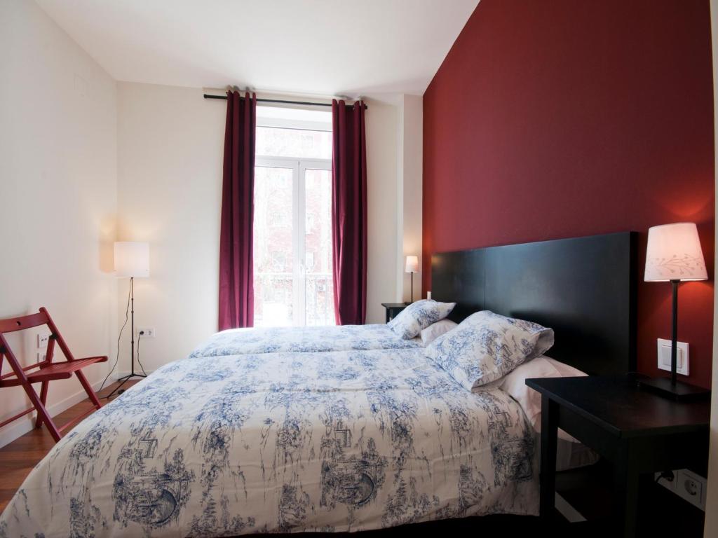 Posteľ alebo postele v izbe v ubytovaní Apartamentos Murallas de Sevilla