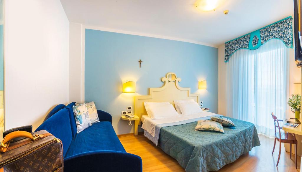 A bed or beds in a room at Hotel Panoramic
