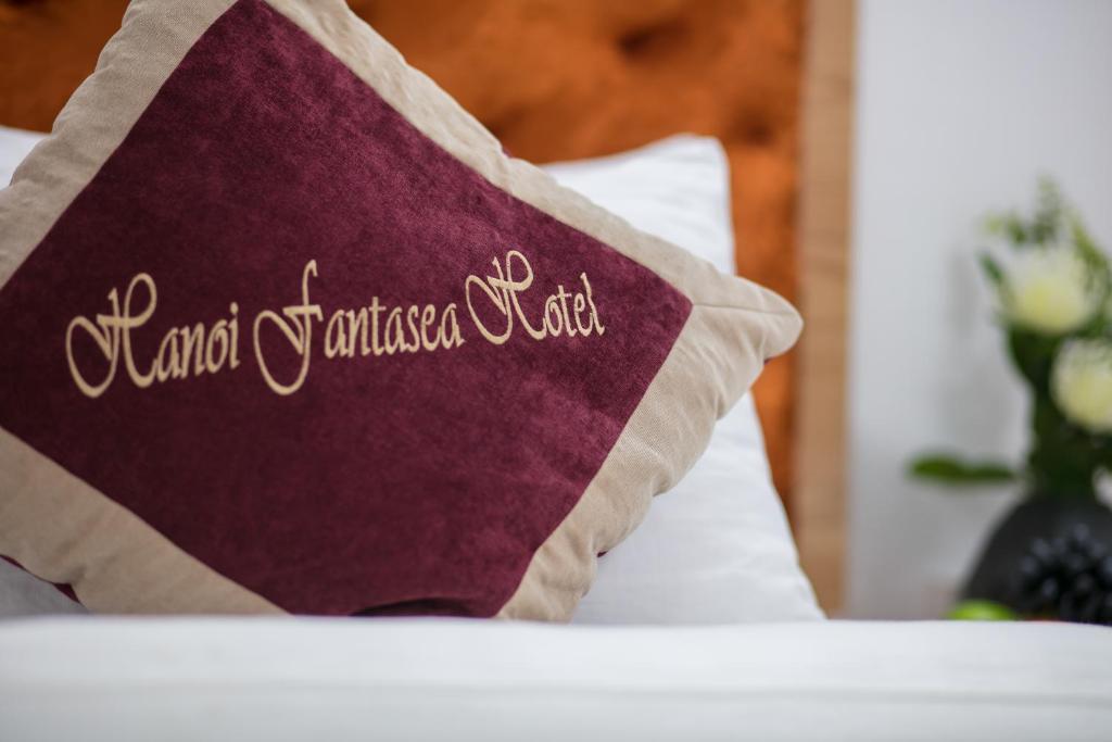 Postel nebo postele na pokoji v ubytování Hanoi Fantasea Hotel