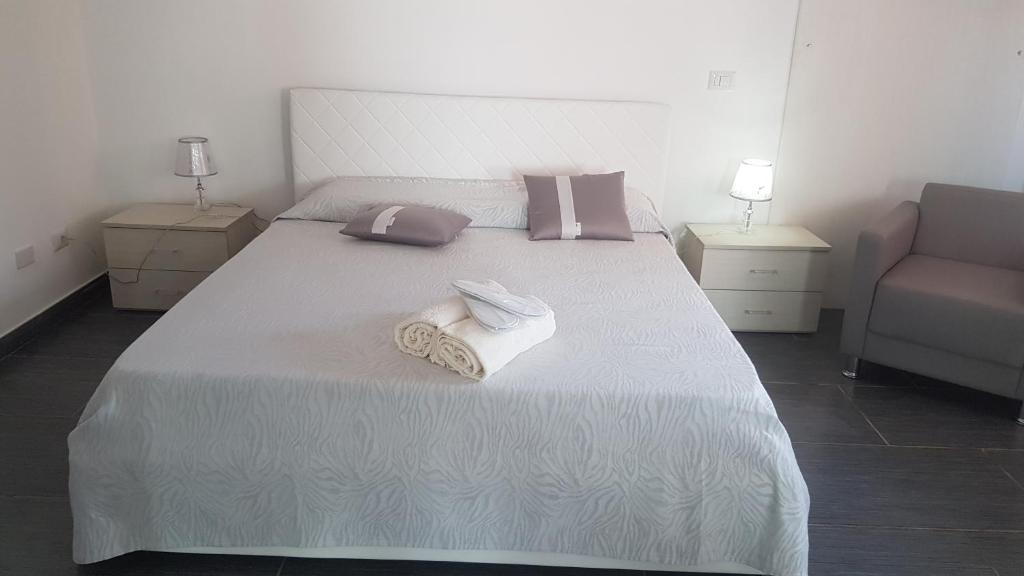 A bed or beds in a room at Lilium In B&B