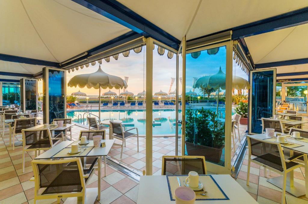 The swimming pool at or close to Hotel Panoramic