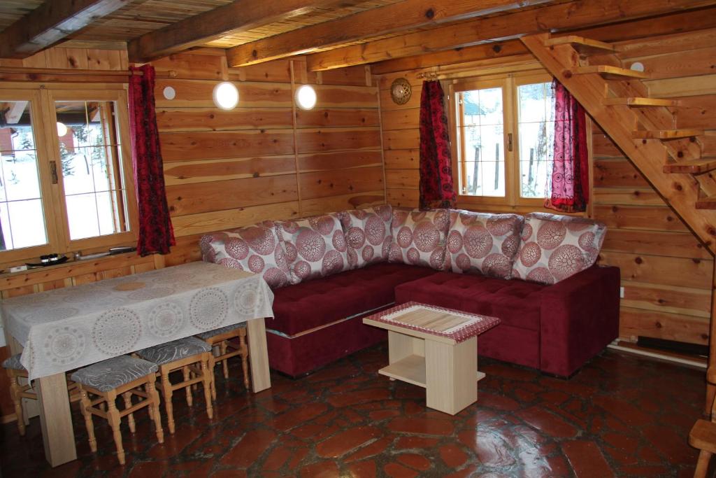 A seating area at Vila Zlatibor Tornik