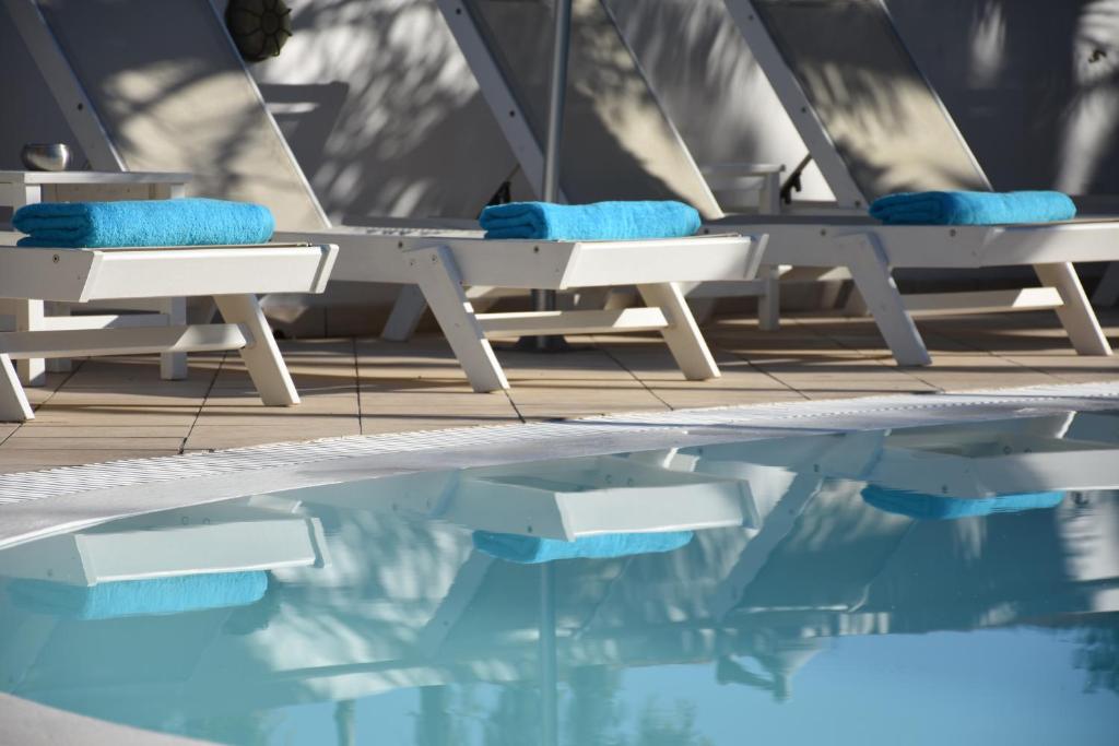 Bazén v ubytování Arion Bay Hotel Santorini nebo v jeho okolí