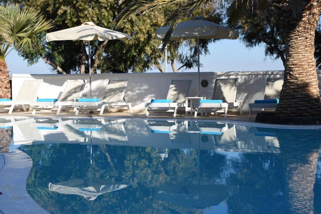 Bazén v ubytování Arion Bay Hotel Santorini nebo v jeho okolí