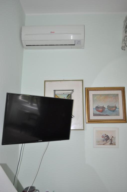 TV a/nebo společenská místnost v ubytování Villa L'Aurora