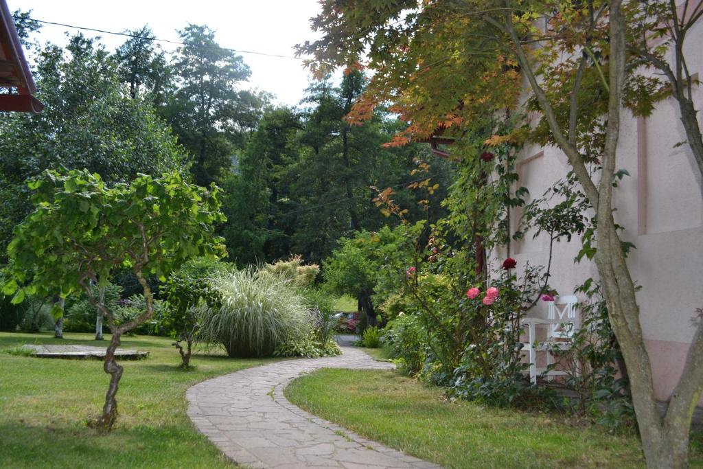 Zahrada ubytování Homestay Vito by Lake