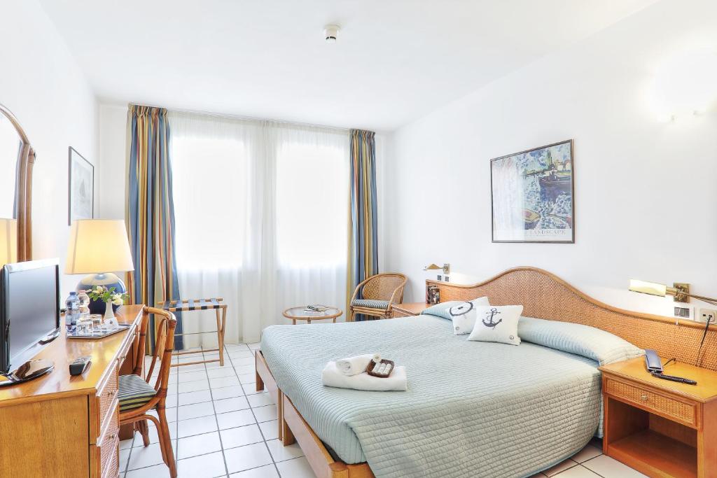 Postel nebo postele na pokoji v ubytování Hotel Yacht Club
