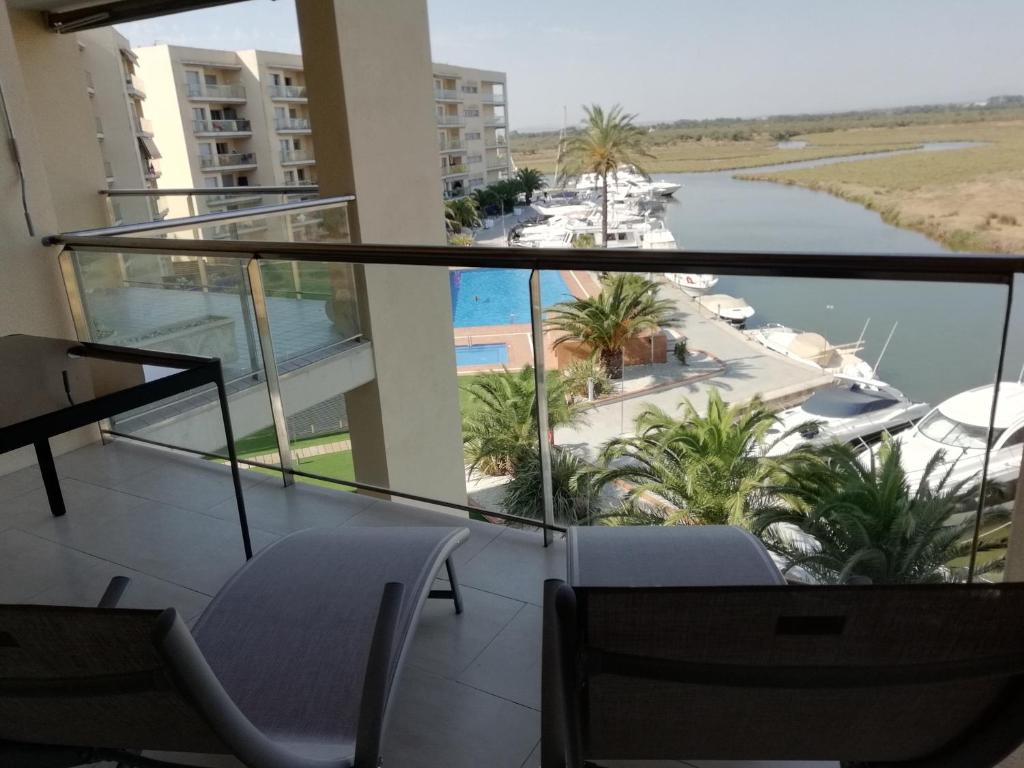 Výhled na bazén z ubytování Appartement Port Gran Oceanic 2 nebo okolí