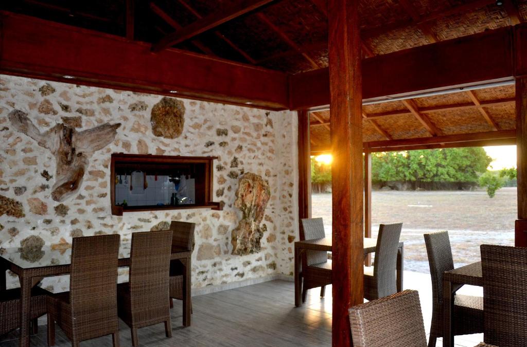 TV a/nebo společenská místnost v ubytování Ecoresort Sumba Dream