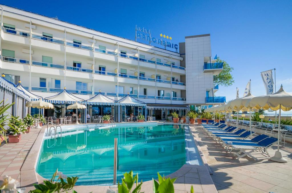 The swimming pool at or close to Hotel Panoramic