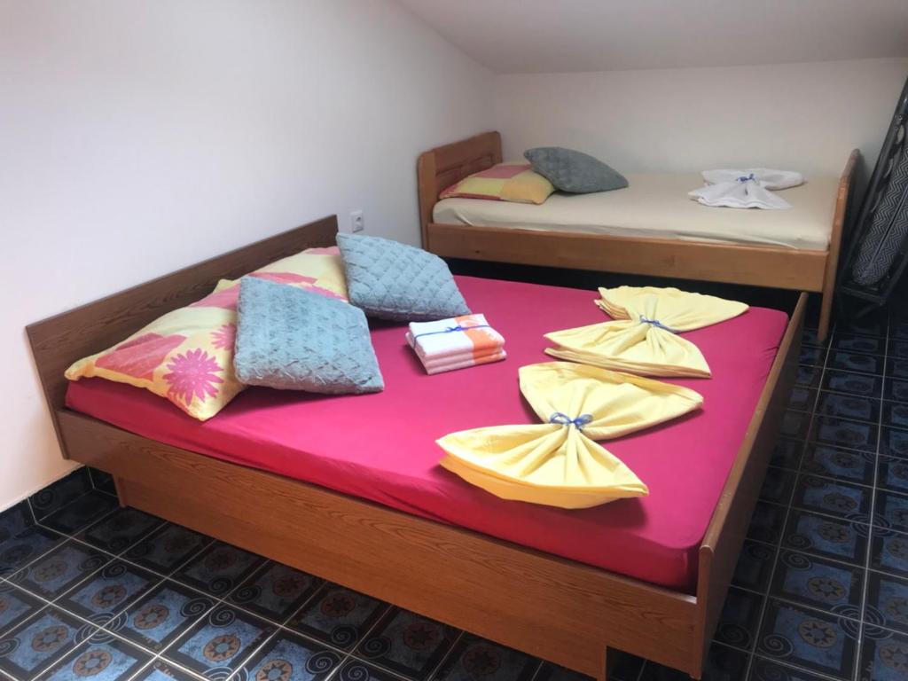 Posteľ alebo postele v izbe v ubytovaní Apartments Anton