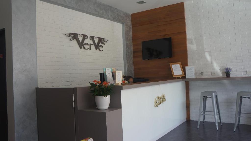 TV a/nebo společenská místnost v ubytování The Verve Hotel PJ Damansara