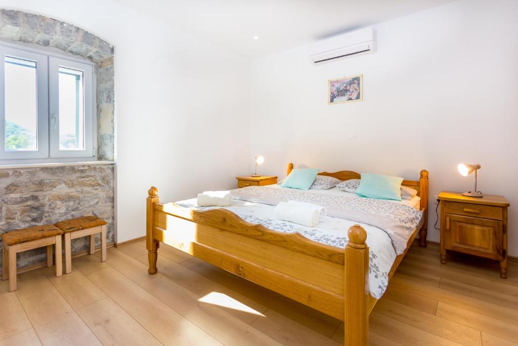 Postel nebo postele na pokoji v ubytování Apartmani Rebac
