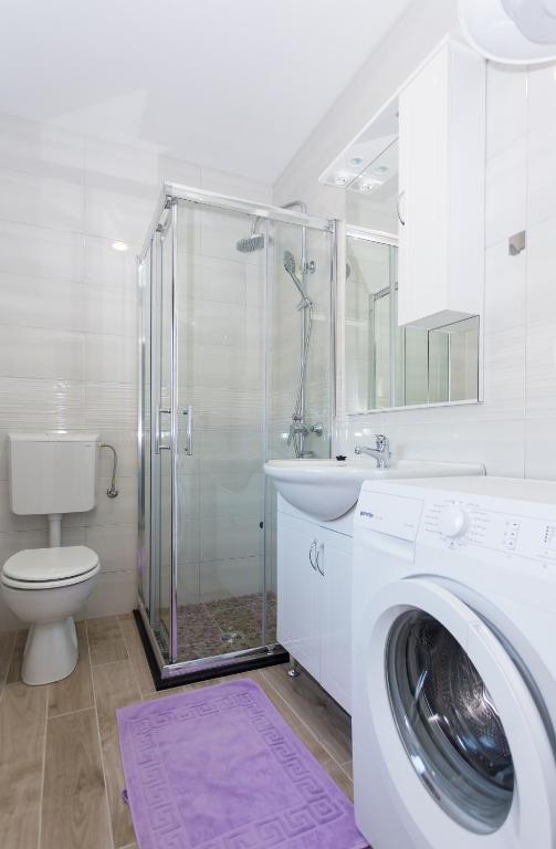 Koupelna v ubytování Apartmani Rebac