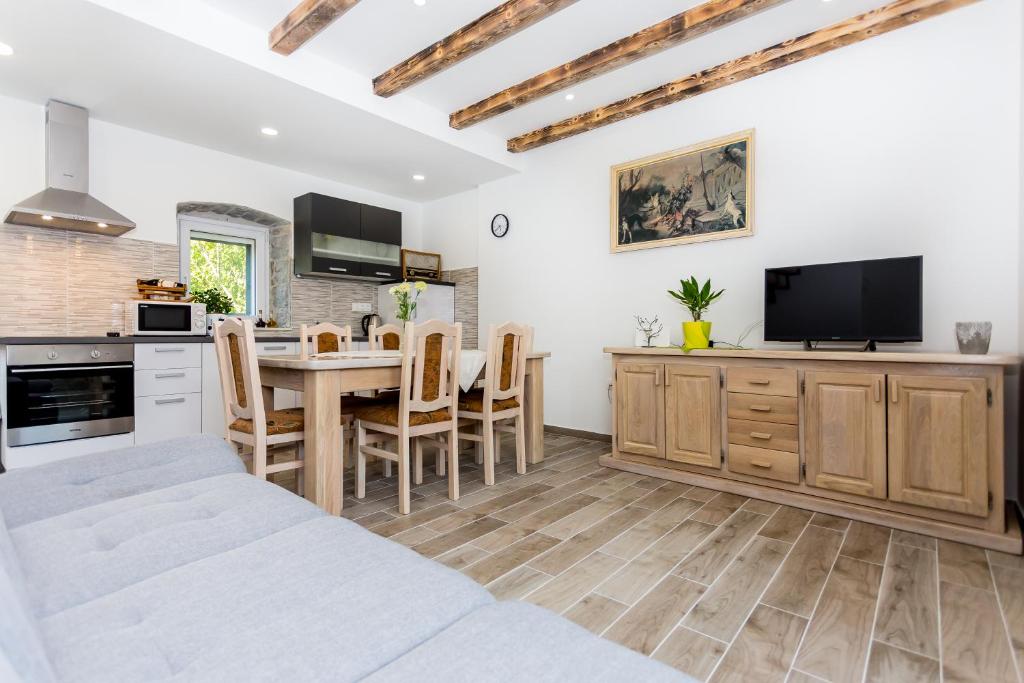 Kuchyň nebo kuchyňský kout v ubytování Apartmani Rebac