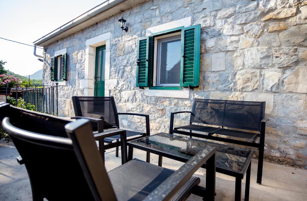 Balkón nebo terasa v ubytování Apartmani Rebac