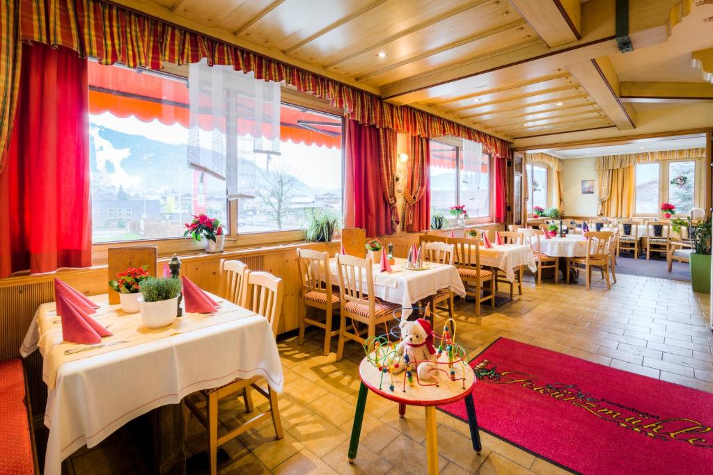 A restaurant or other place to eat at Ferienhotel Gewürzmühle
