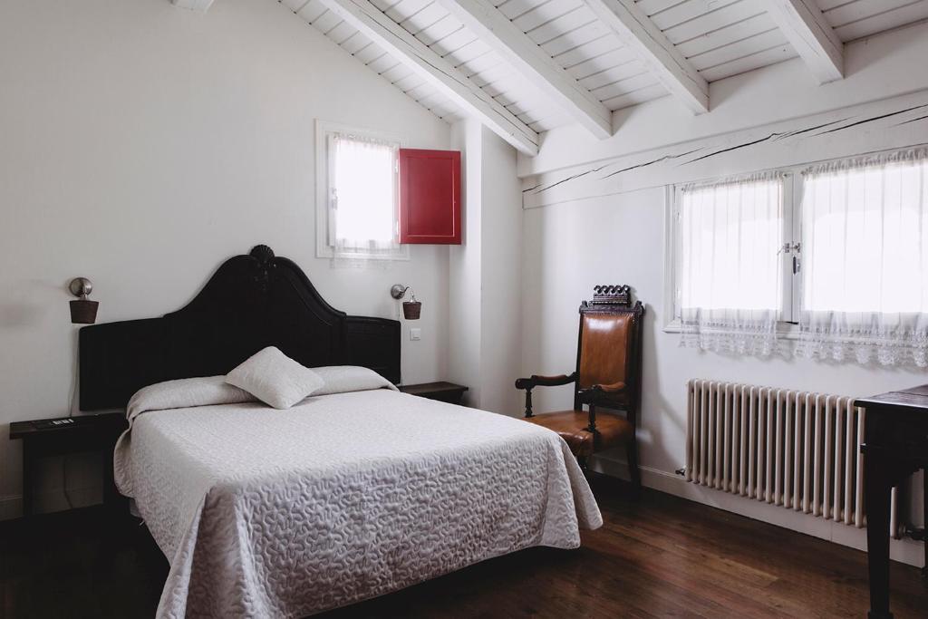 Postel nebo postele na pokoji v ubytování Hotel IRARAGORRI