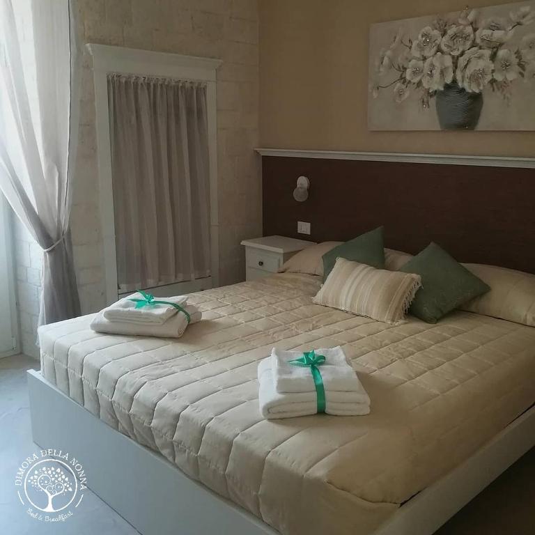 A bed or beds in a room at Dimora della Nonna