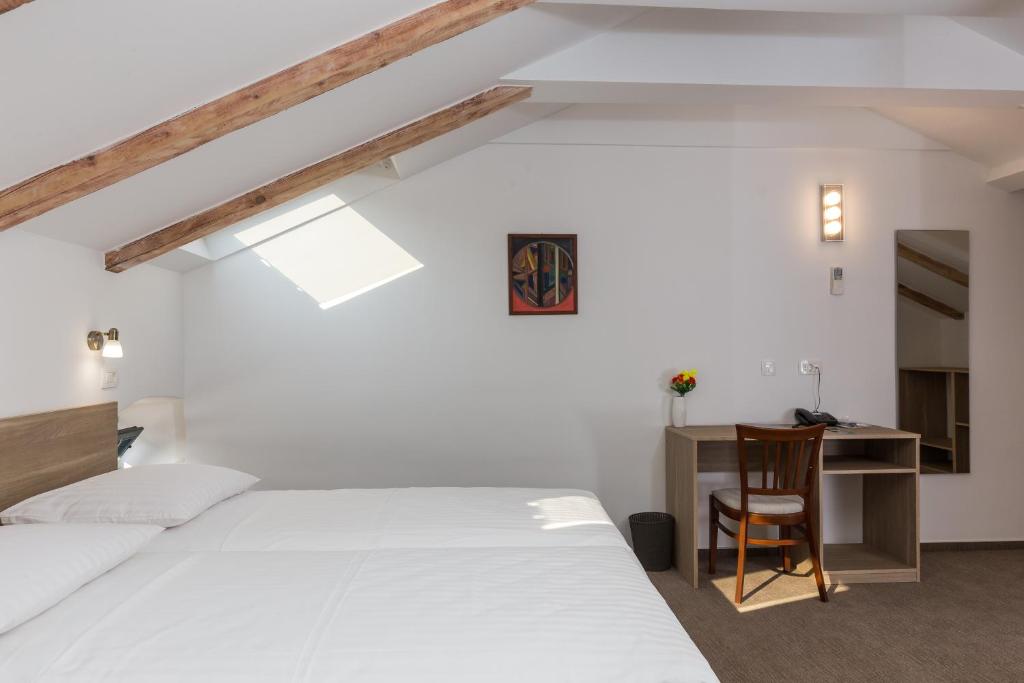 Posteľ alebo postele v izbe v ubytovaní Hotel Vimbula - Komolac