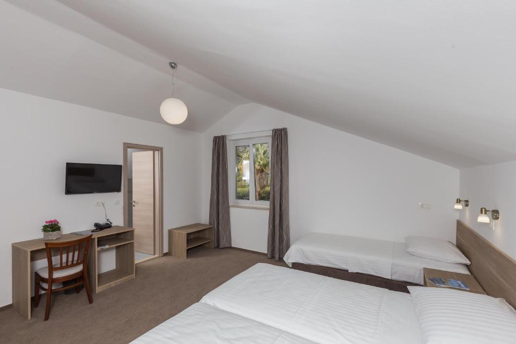 Posteľ alebo postele v izbe v ubytovaní Hotel Vimbula - Komolac