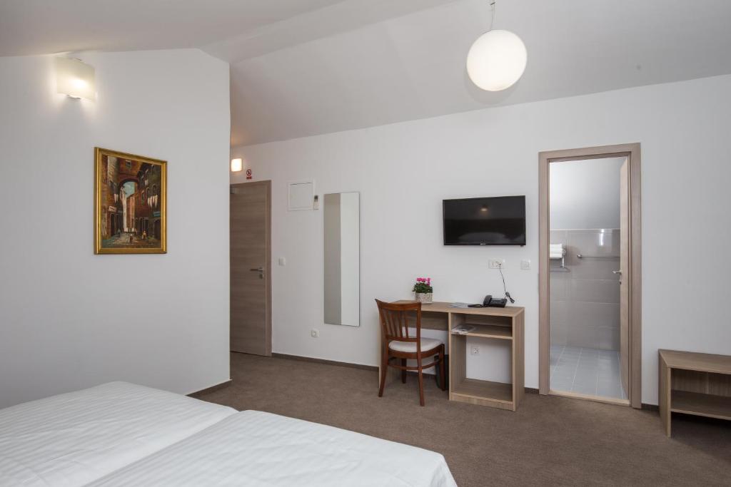 Posteľ alebo postele v izbe v ubytovaní Hotel Vimbula - Komolac